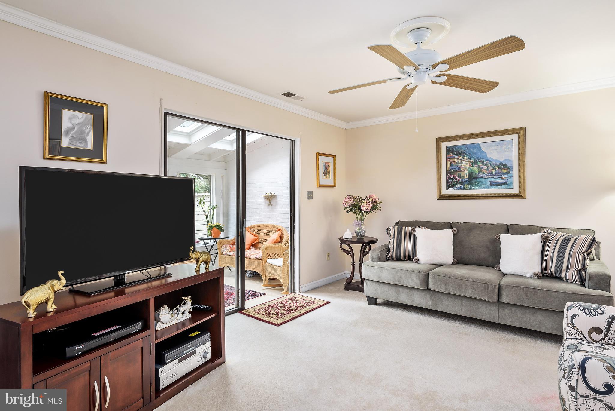 11602 Hunters Green Court Reston, VA 20191 - Photo 4 of 30 Living Room