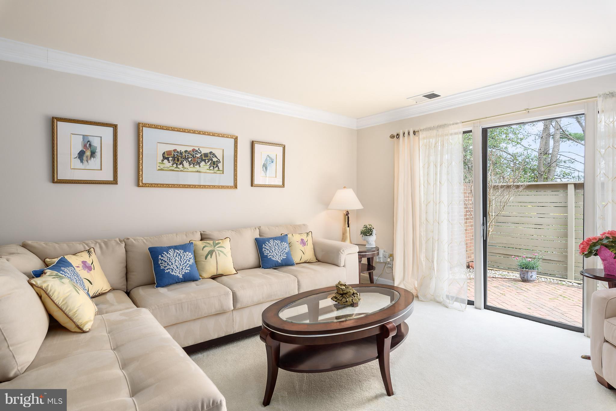 11602 Hunters Green Court Reston, VA 20191 - Photo 5 of 30 Living Room
