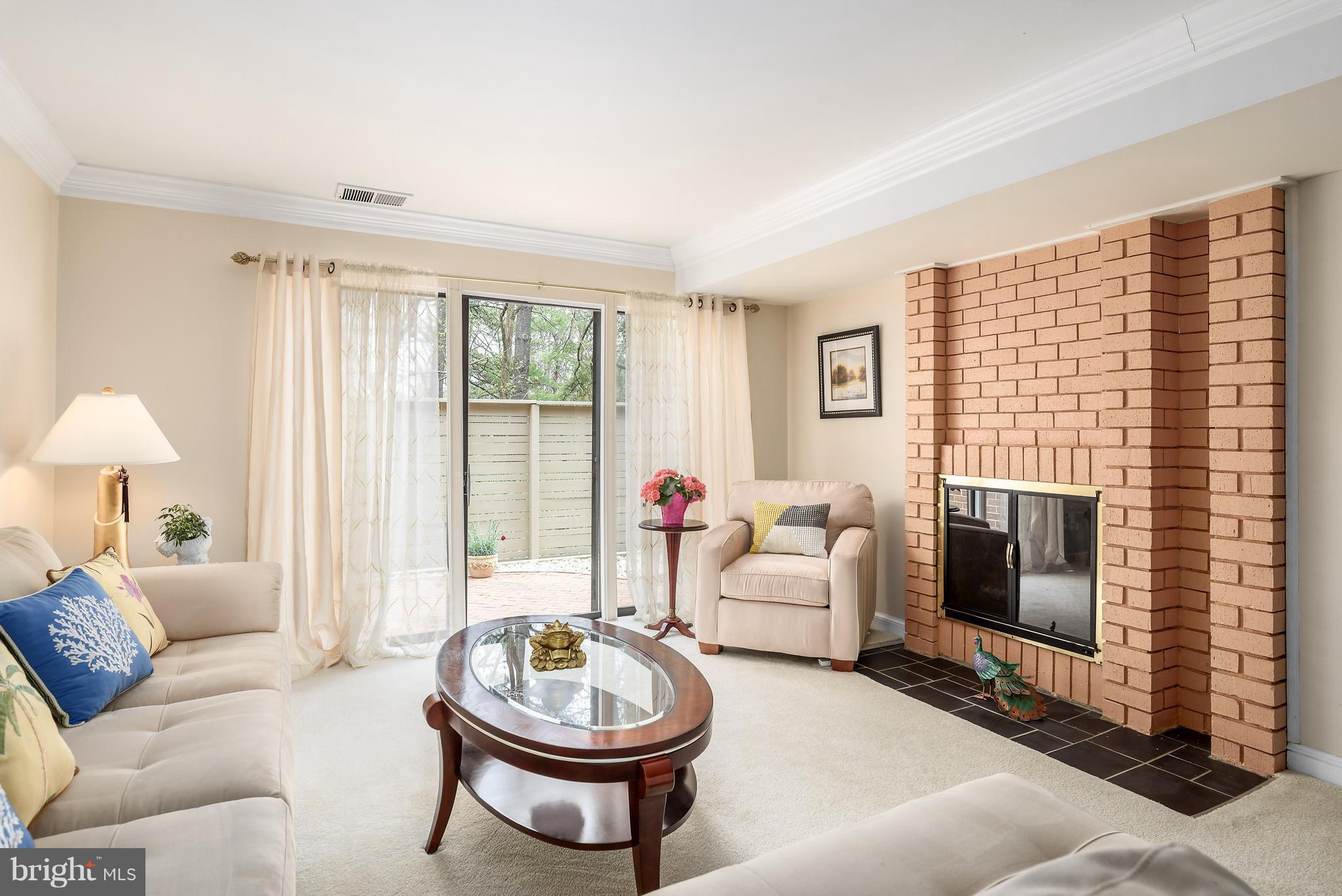 11602 Hunters Green Court Reston, VA 20191 - Photo 7 of 30 Family Room