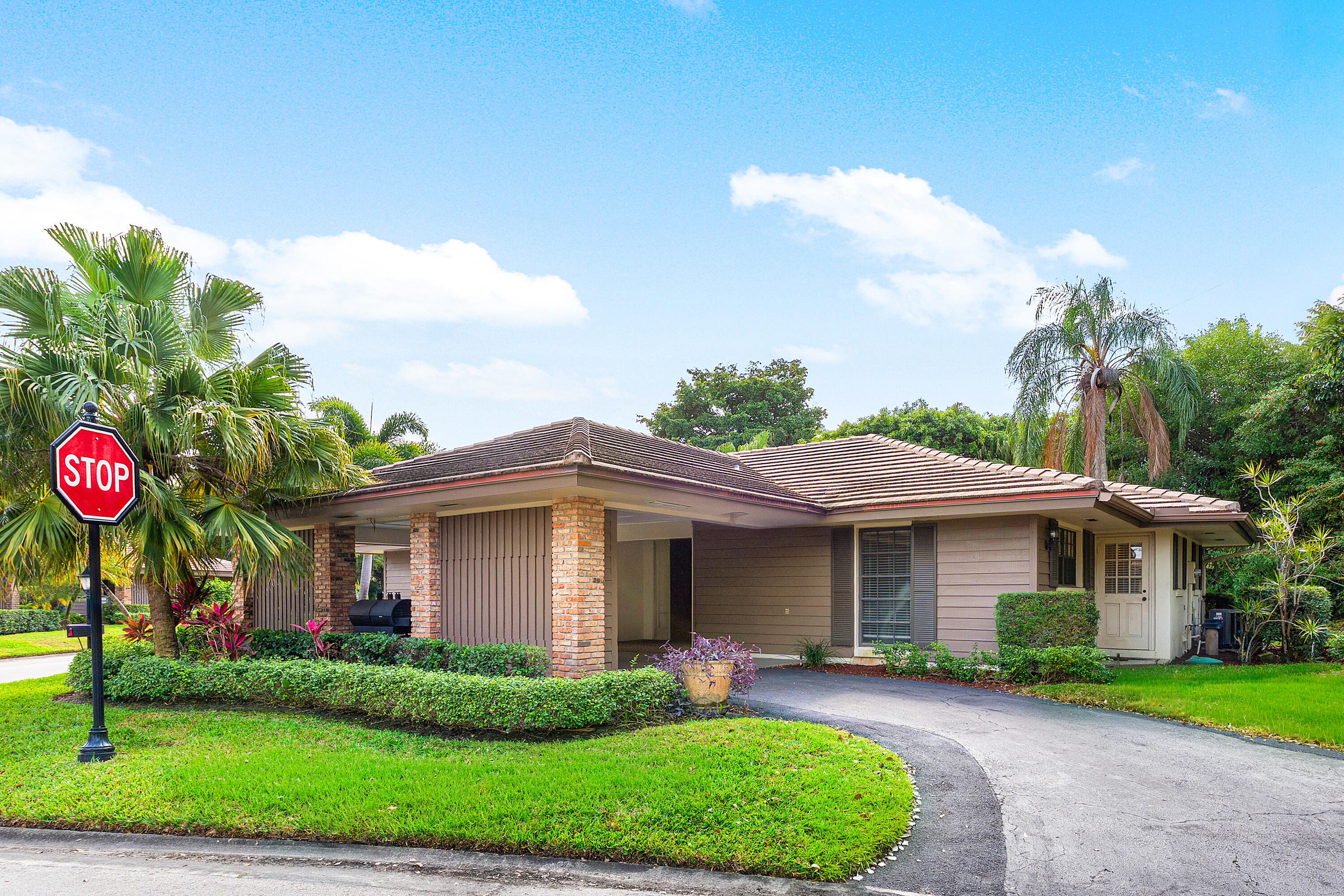 609 Cypress Key Drive Atlantis, FL 33462 - Photo 2 of 43 001-609CypressKeyDrive-Atlantis-FL-33462