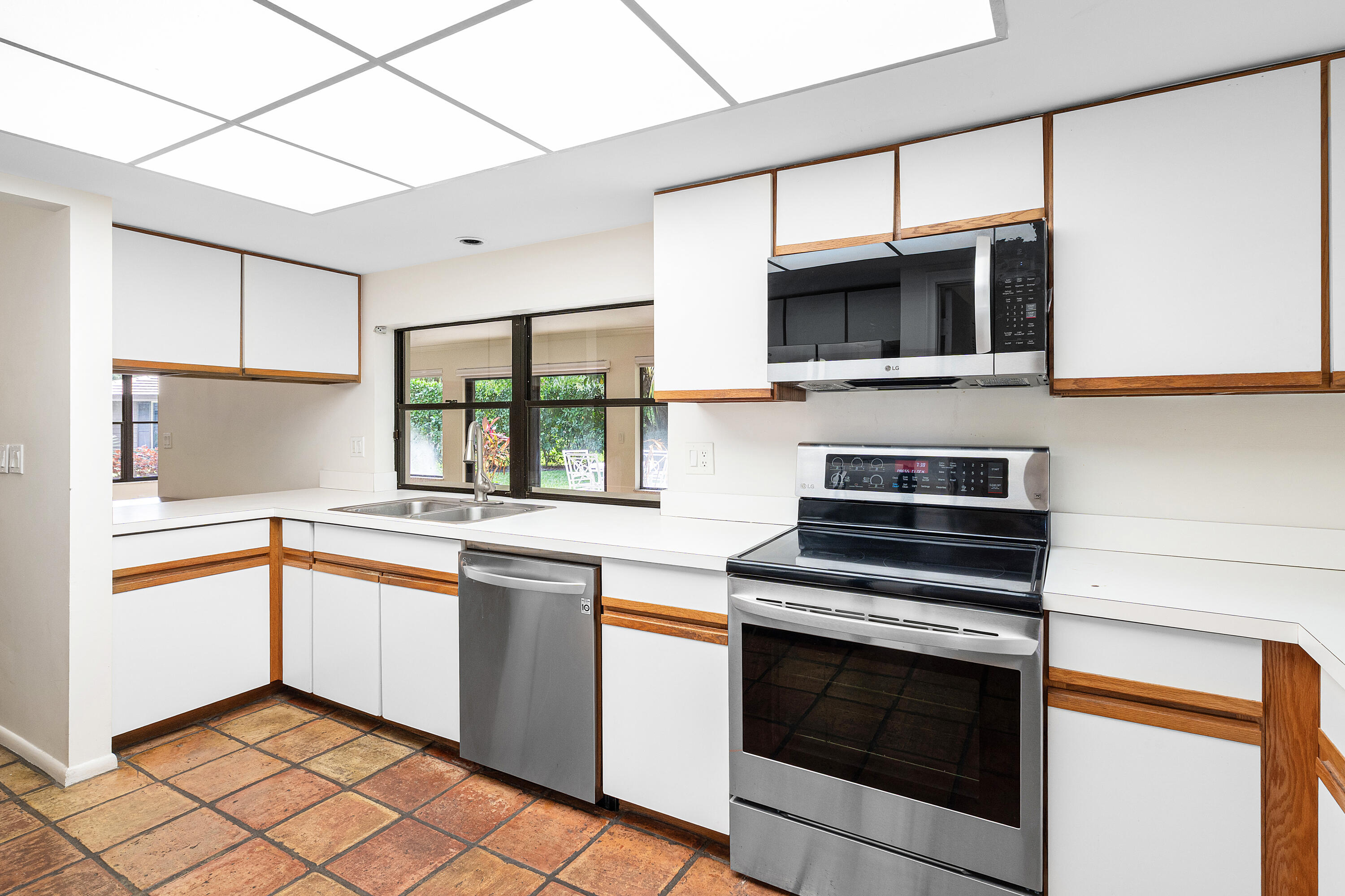 609 Cypress Key Drive Atlantis, FL 33462 - Photo 22 of 43 015-609CypressKeyDrive-Atlantis-FL-33462