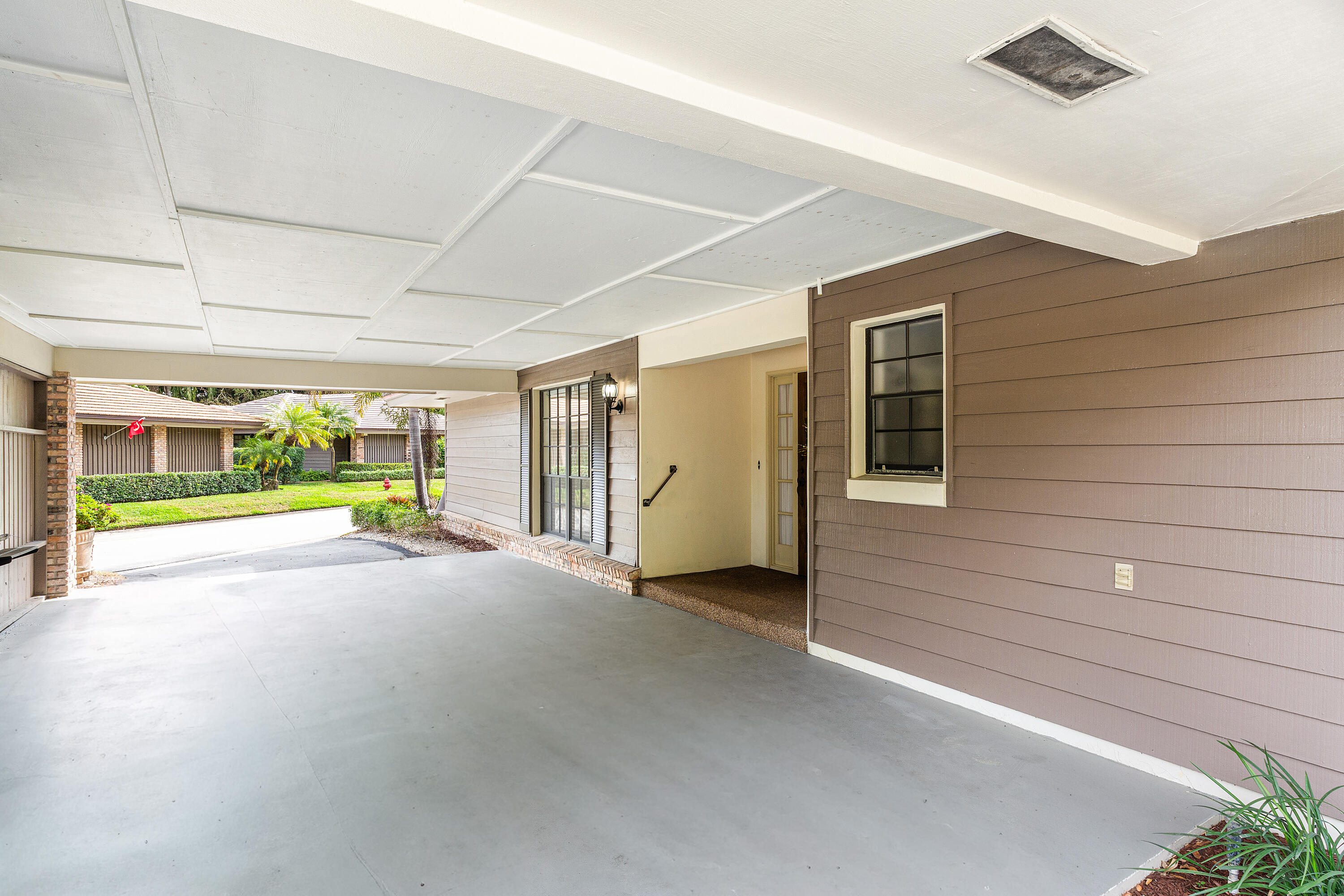 609 Cypress Key Drive Atlantis, FL 33462 - Photo 5 of 43 005-609CypressKeyDrive-Atlantis-FL-33462