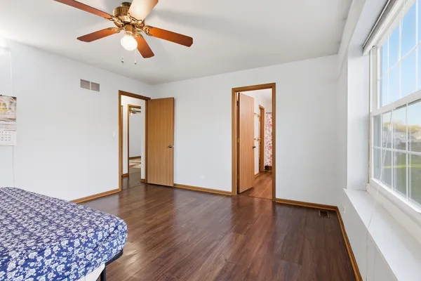 $2,600 | 1297 Woodlake Drive, Carol Stream, IL 60188