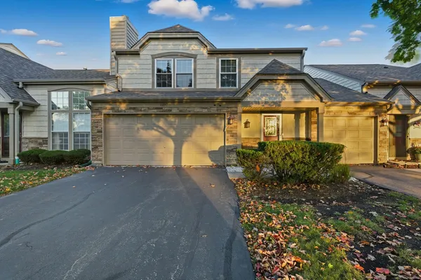 $2,600 | 1297 Woodlake Drive, Carol Stream, IL 60188