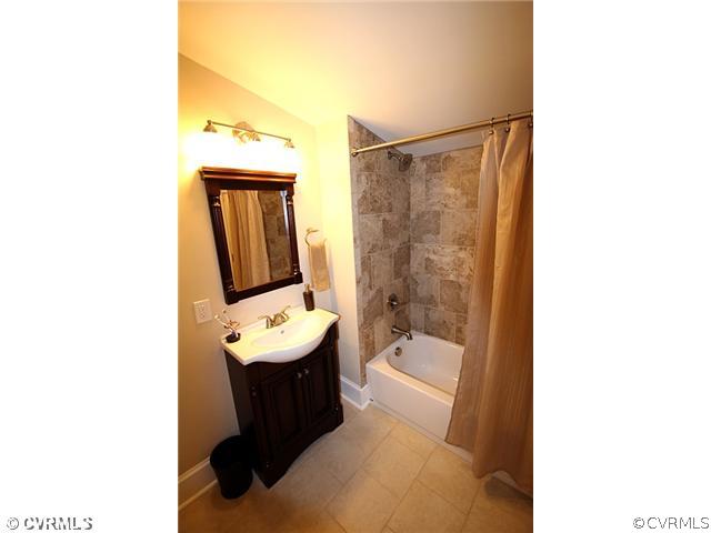 2326 Maplewood Road Henrico, VA 23228 - Photo 11 of 18 Bathroom