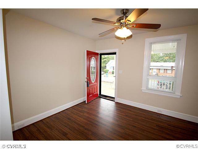 2326 Maplewood Road Henrico, VA 23228 - Photo 3 of 18 Living Room