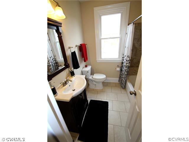 2326 Maplewood Road Henrico, VA 23228 - Photo 10 of 18 Bathroom
