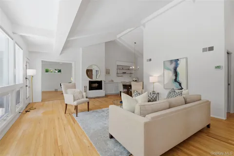 $1,175,000 | 67 Old Country Road, New Rochelle, NY 10804