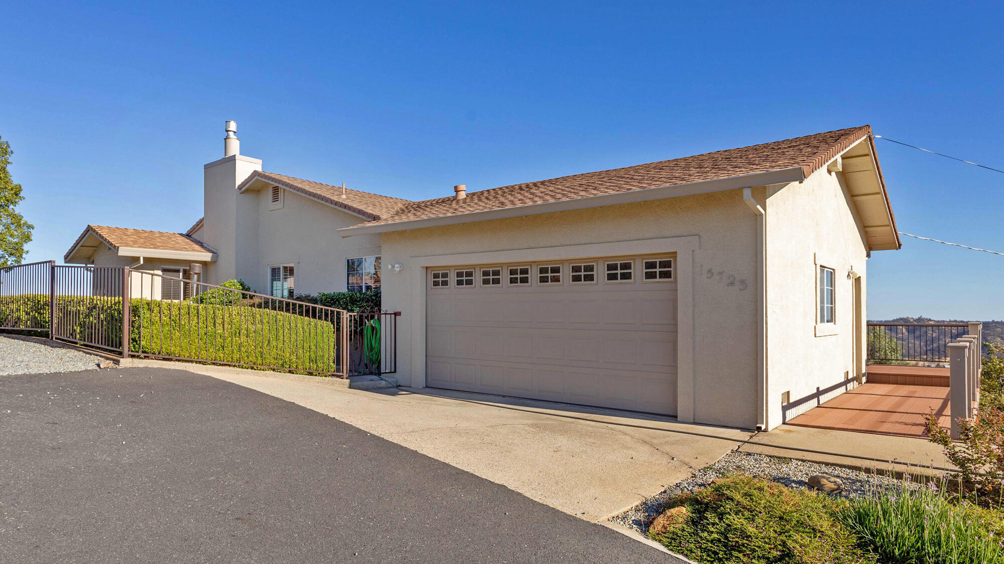 15723 Highland Point Way Redding, CA 96001 - Photo 28 of 40 garage2