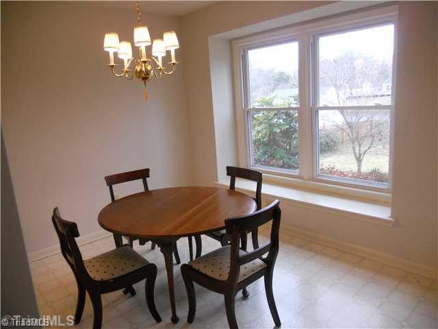 2602 Castle Croft Road Greensboro, NC 27407 - Photo 8 of 16 Breakfast. Breakfast room with bump out bay and window seat.