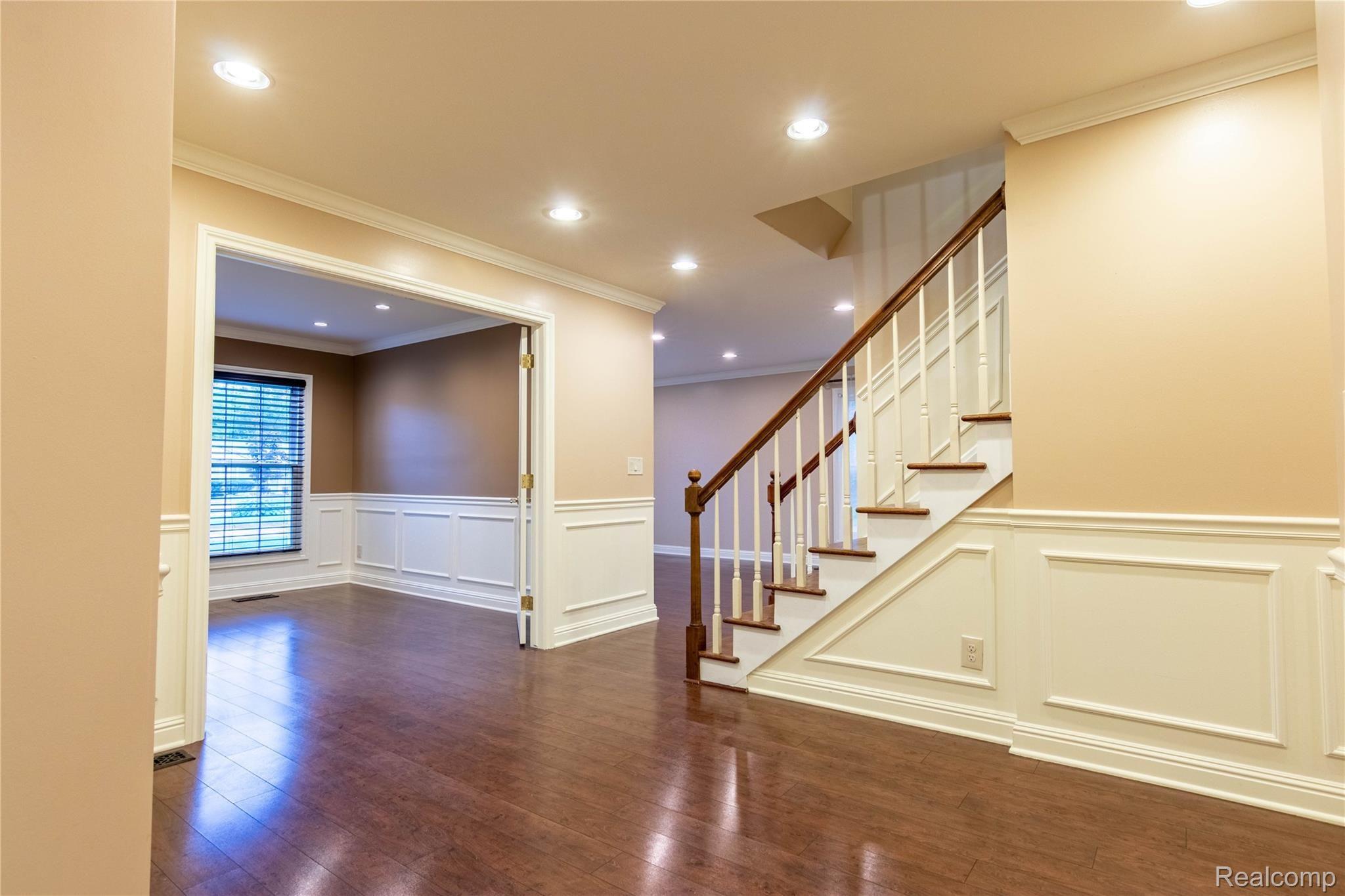 33414 Old Timber Road Farmington, MI 48331 - Photo 13 of 36 37.Stairway