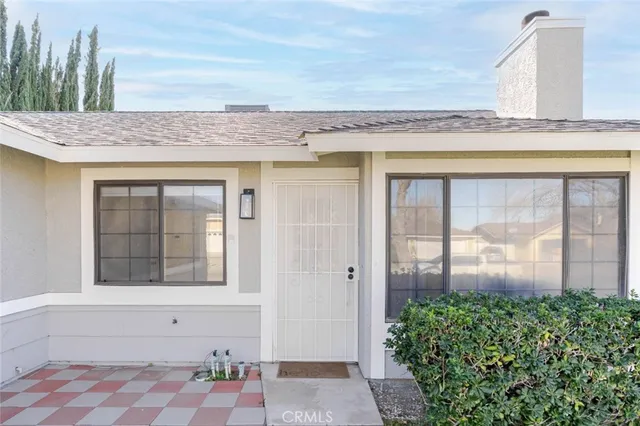 $3,300 | 514 East Ave J 9, Lancaster, CA 93535