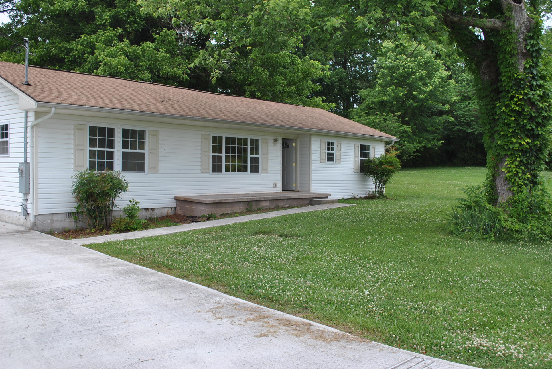 122 South Dogwood Road Powell, TN 37849 - Photo 2 of 8 DSC_0039