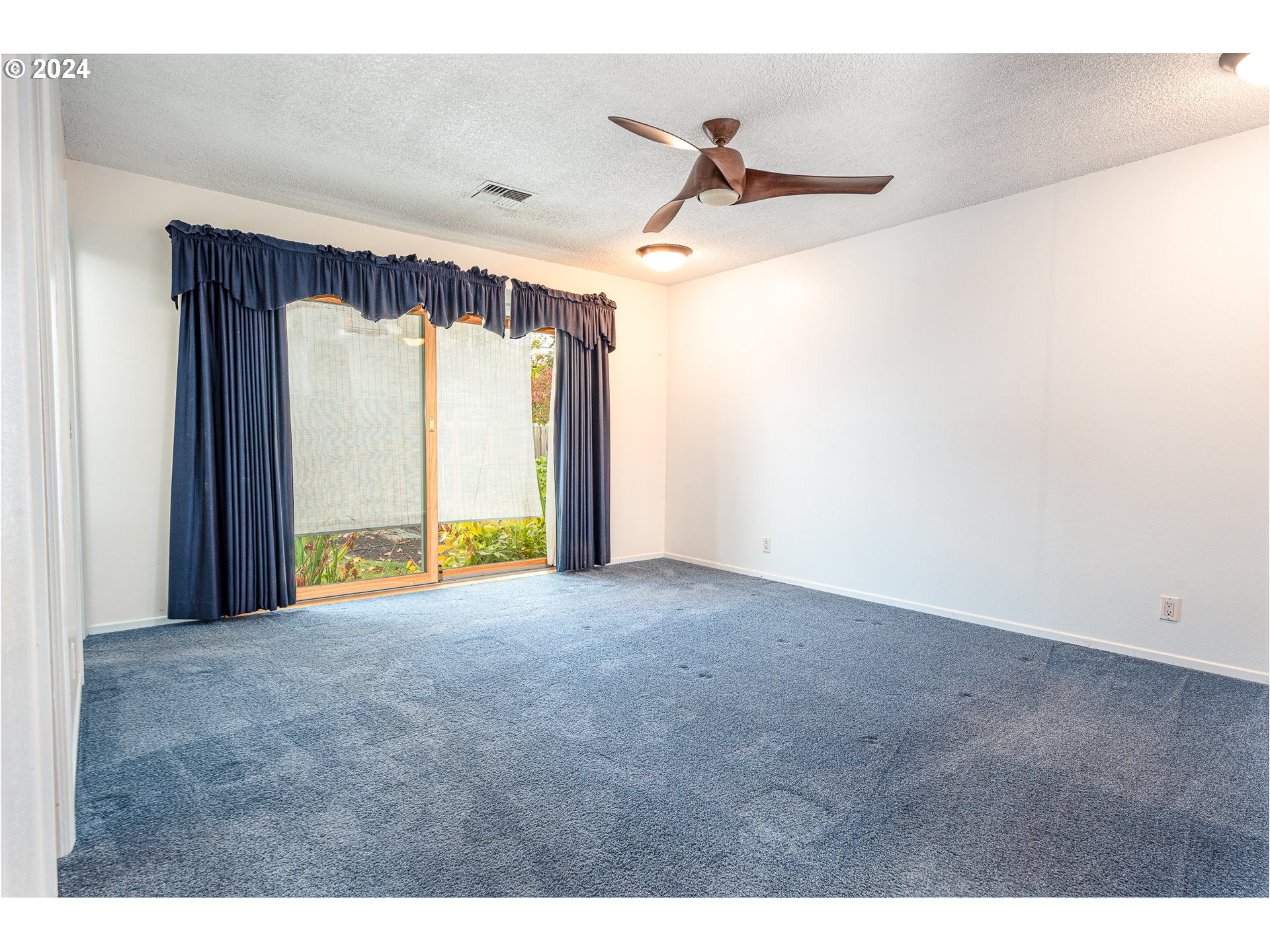 1039 Nancy Avenue Springfield, OR 97477 - Photo 16 of 40 a view of empty room with ceiling fan