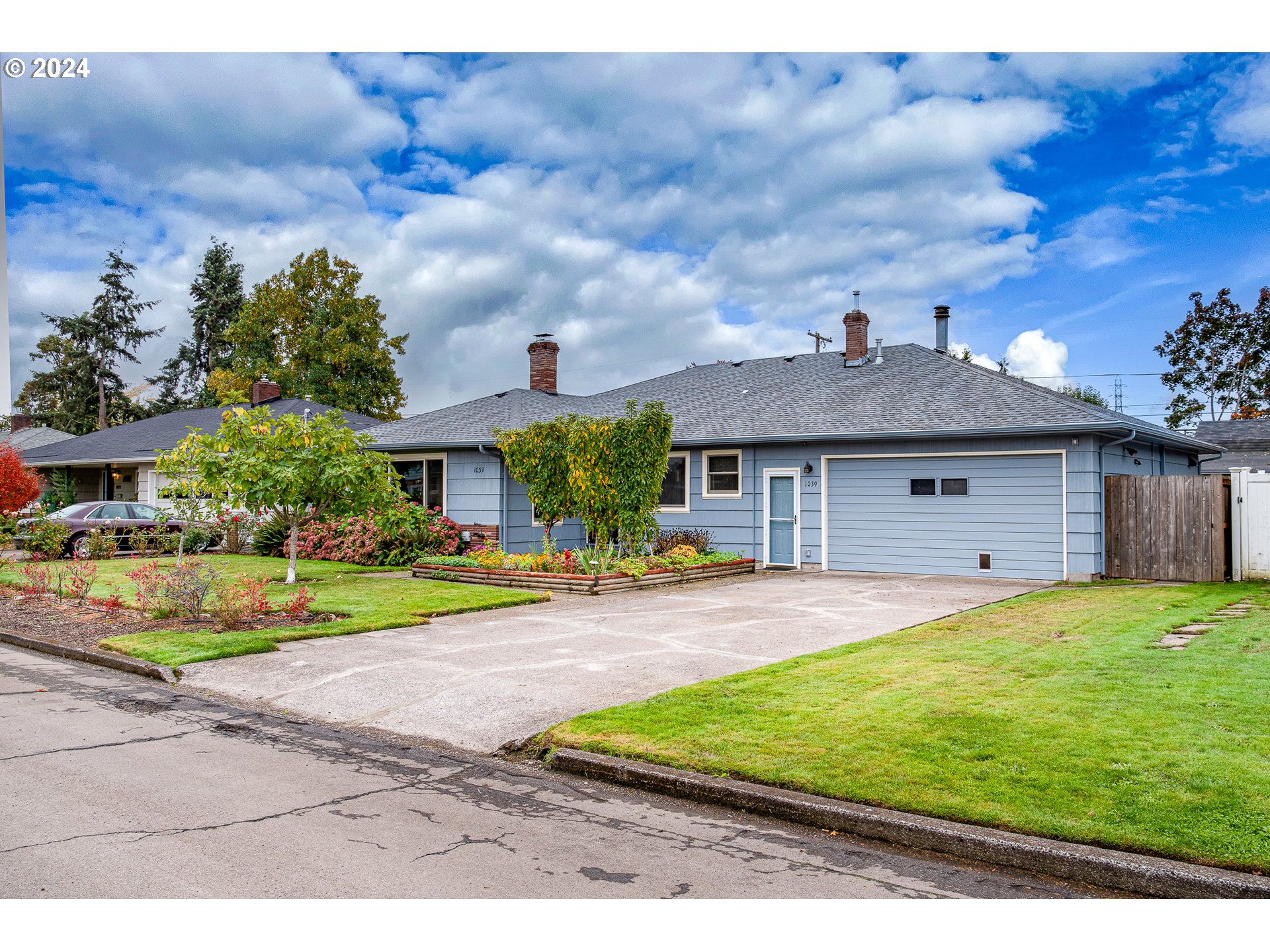 1039 Nancy Avenue Springfield, OR 97477 - Photo 2 of 40 a front view of house with yard and green space