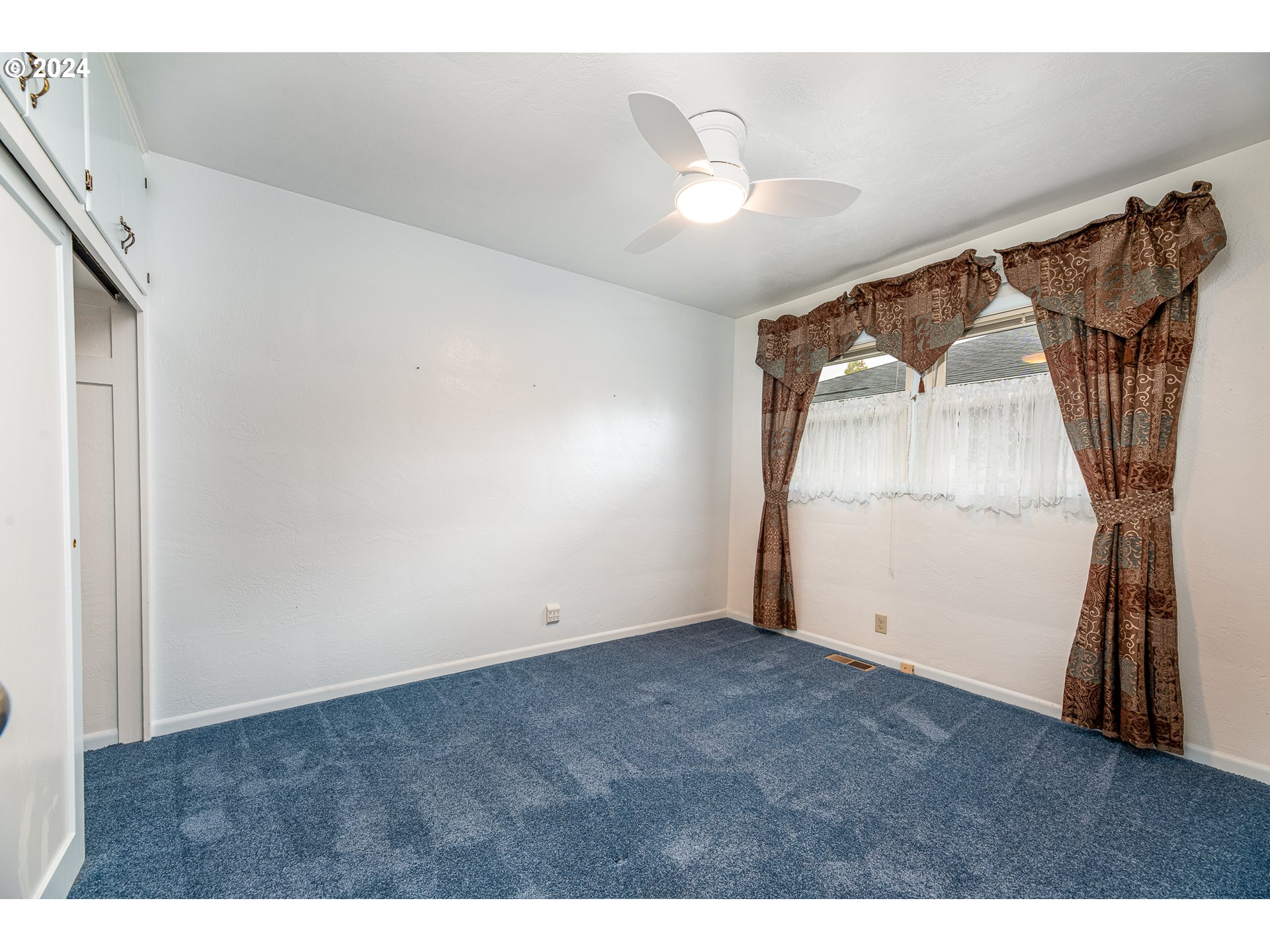 1039 Nancy Avenue Springfield, OR 97477 - Photo 22 of 40 a view of an empty room with a window
