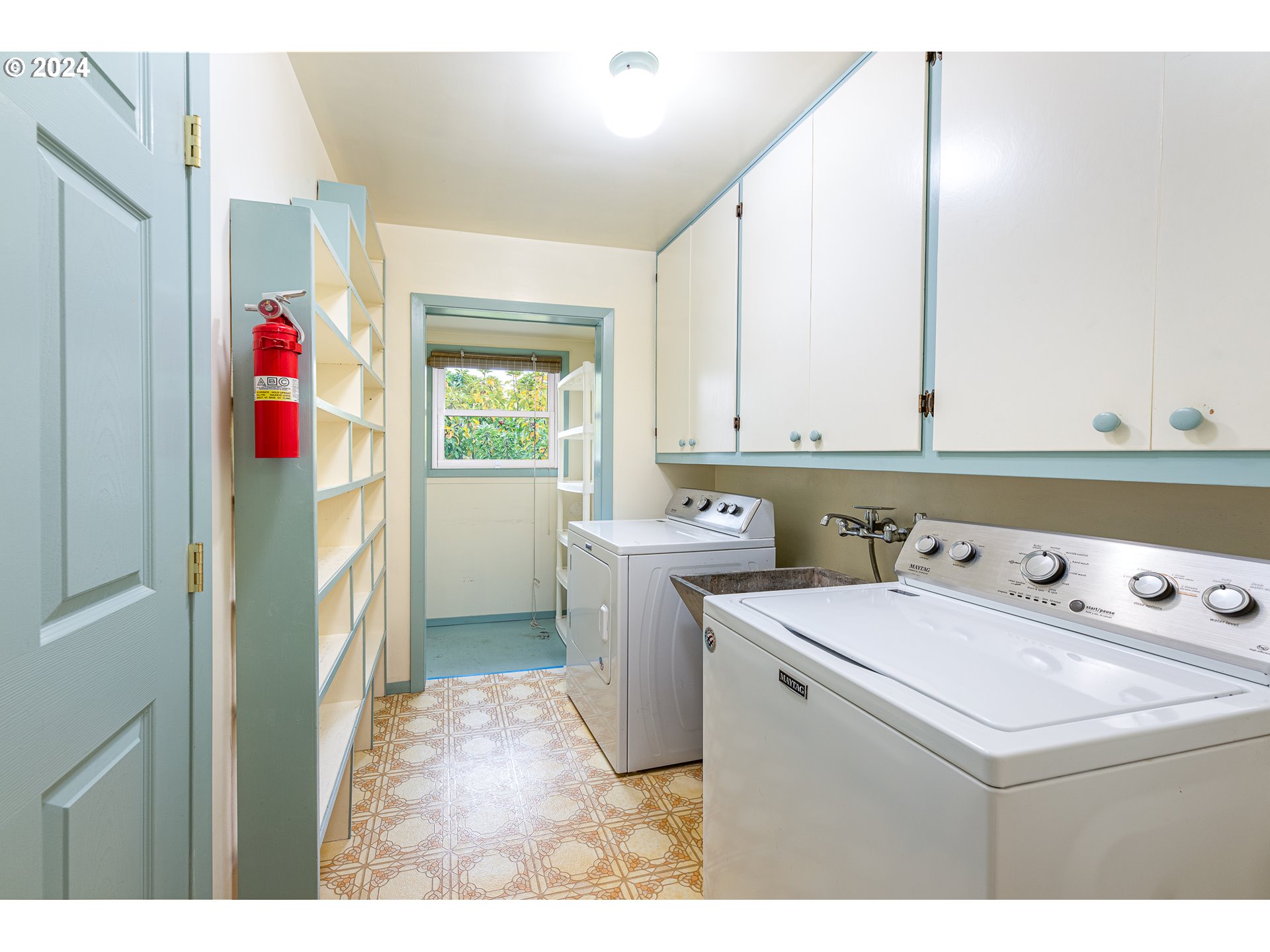 1039 Nancy Avenue Springfield, OR 97477 - Photo 26 of 40 a utility room with closet dryer and washer