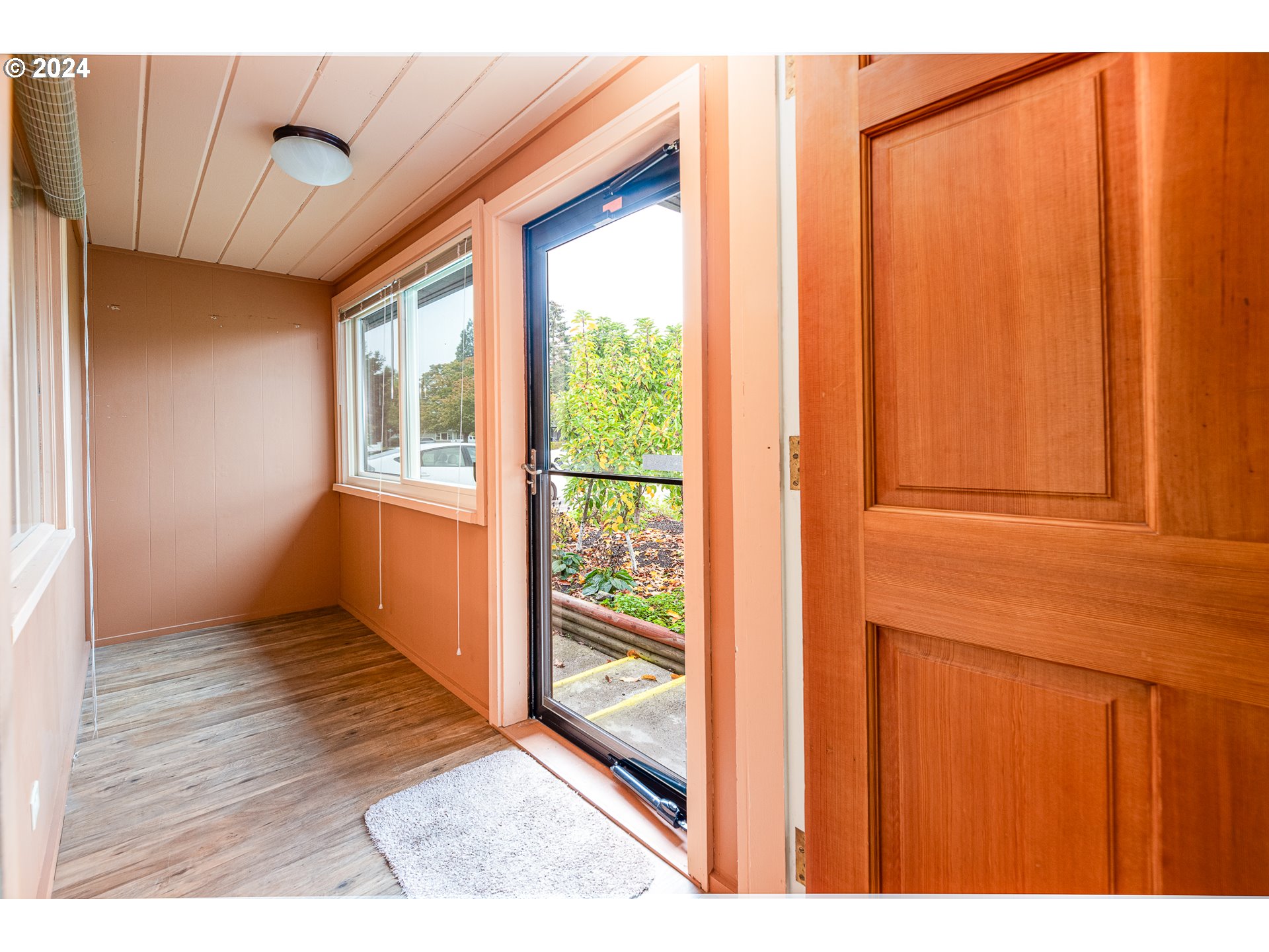 1039 Nancy Avenue Springfield, OR 97477 - Photo 4 of 40 a view of an entryway with a window