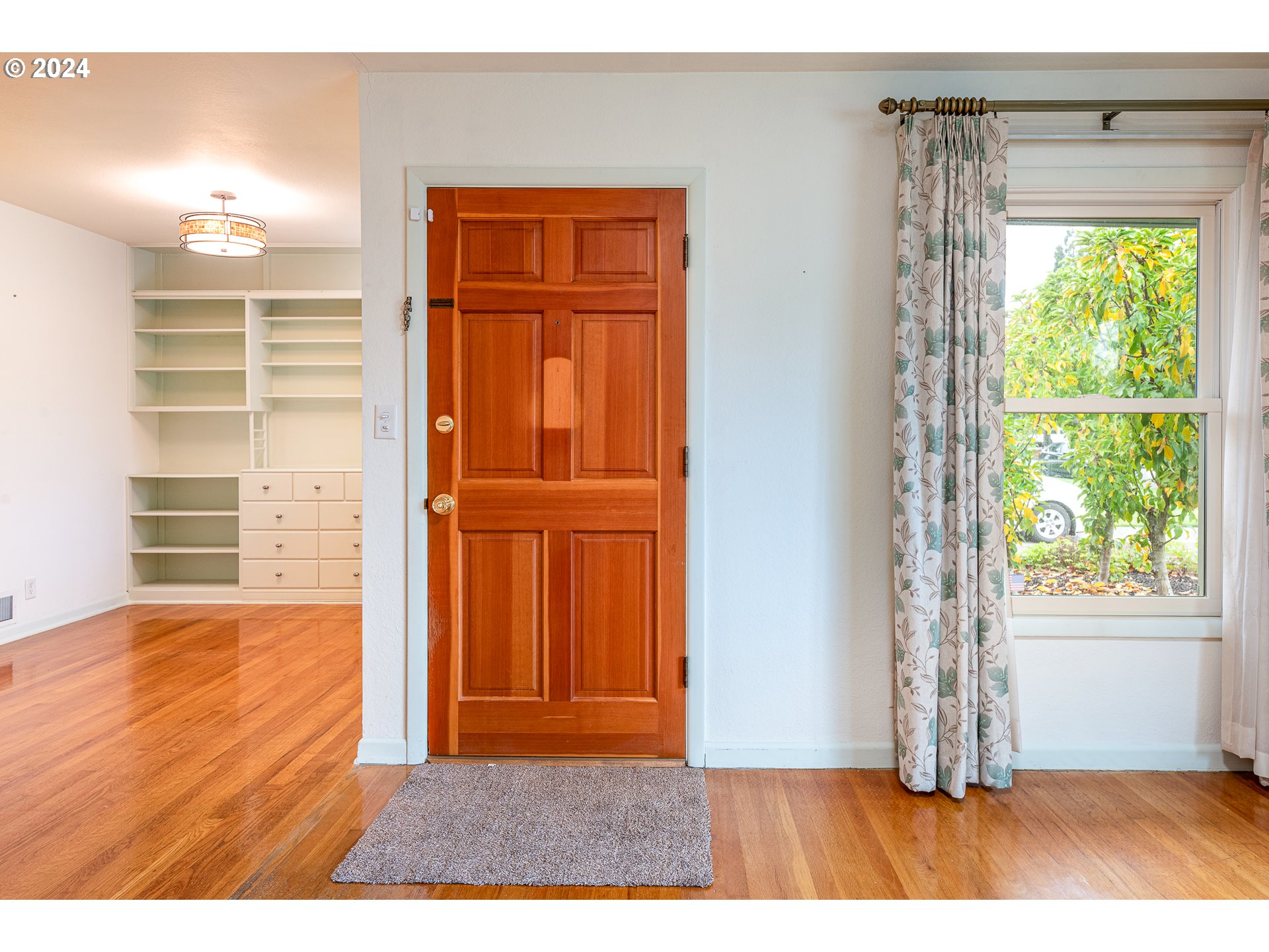 1039 Nancy Avenue Springfield, OR 97477 - Photo 5 of 40 a view of front door