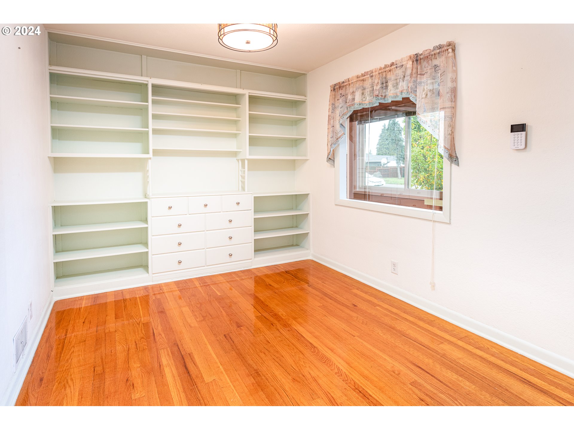 1039 Nancy Avenue Springfield, OR 97477 - Photo 9 of 40 a bedroom with a bed and a window