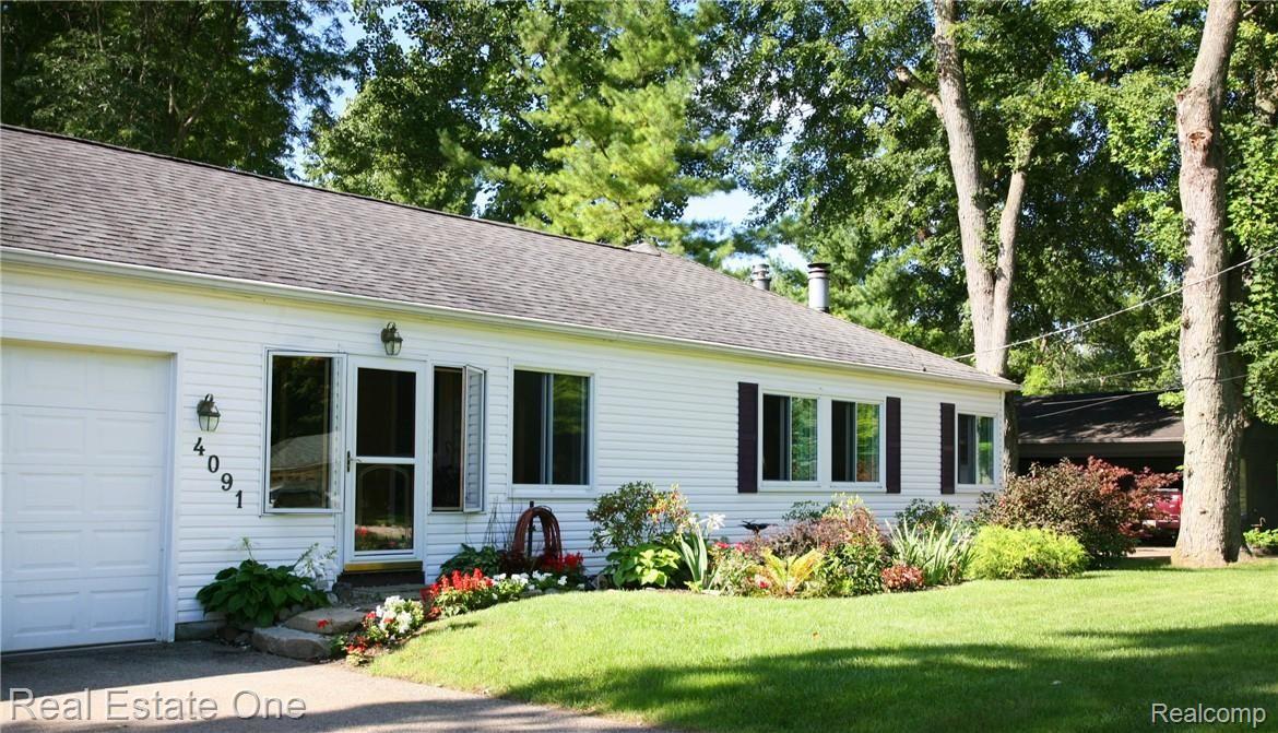 4091 Crocus Road Waterford, MI 48328 - Photo 2 of 28 front_3650c.jpg