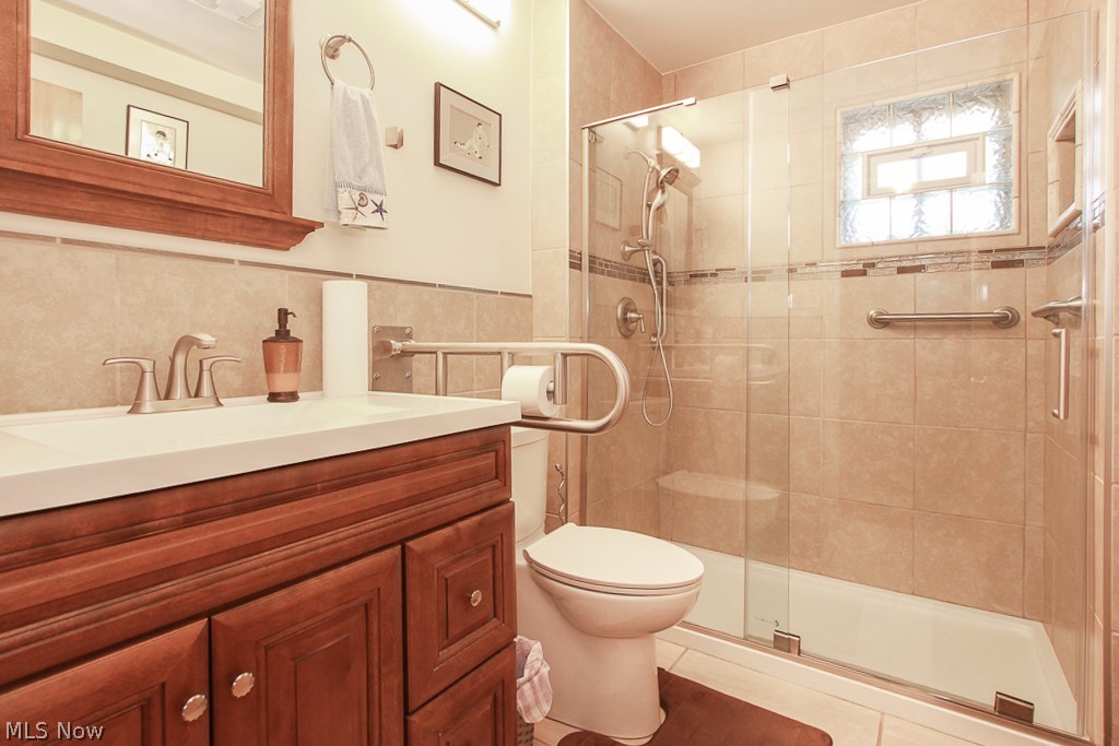 24200 Cedar Road Beachwood, OH 44122 - Photo 10 of 23 1st Level Full Bathroom