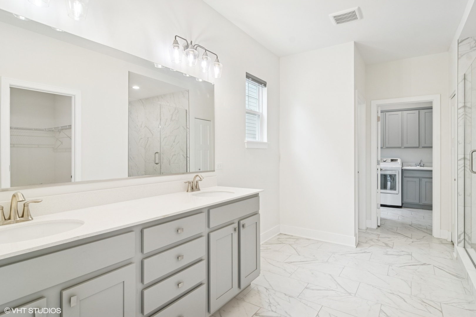 23068 Pinehurst Drive Kildeer, IL 60047 - Photo 20 of 30 a spacious bathroom with a sink and a mirror