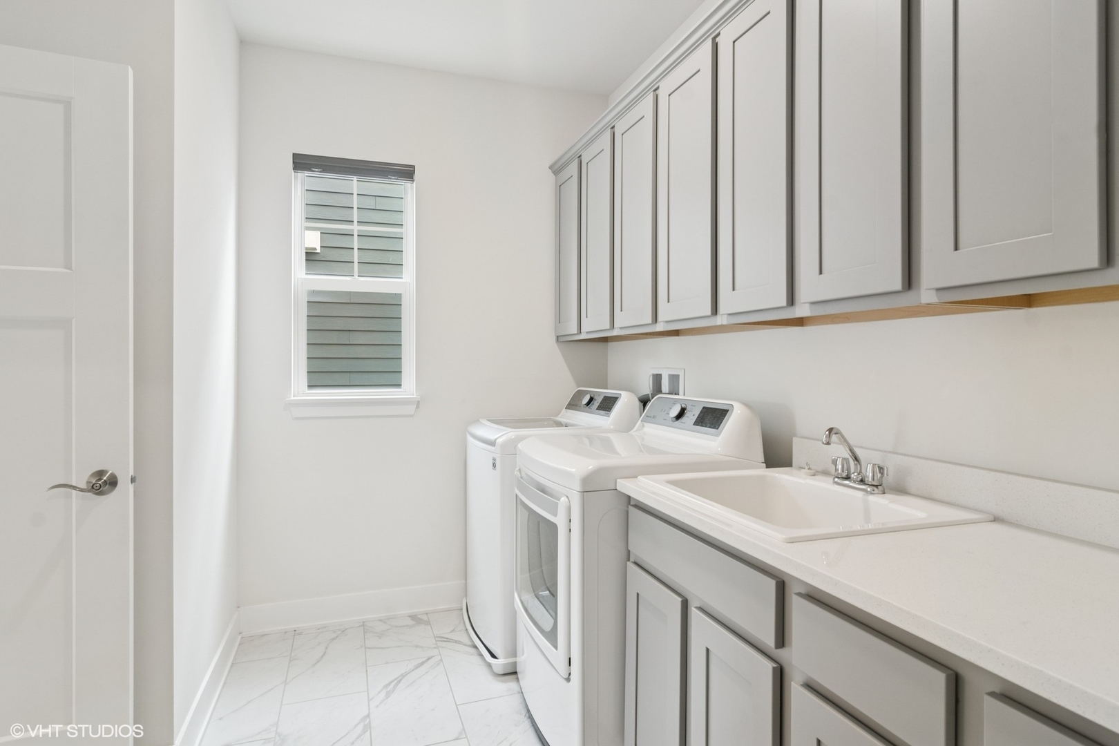 23068 Pinehurst Drive Kildeer, IL 60047 - Photo 26 of 30 a bathroom with a sink and a vanity