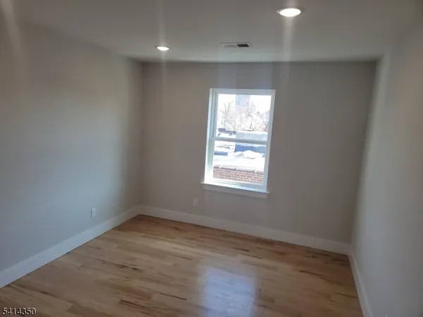 $3,000 | 118 Shephard Avenue, Newark, NJ 07112