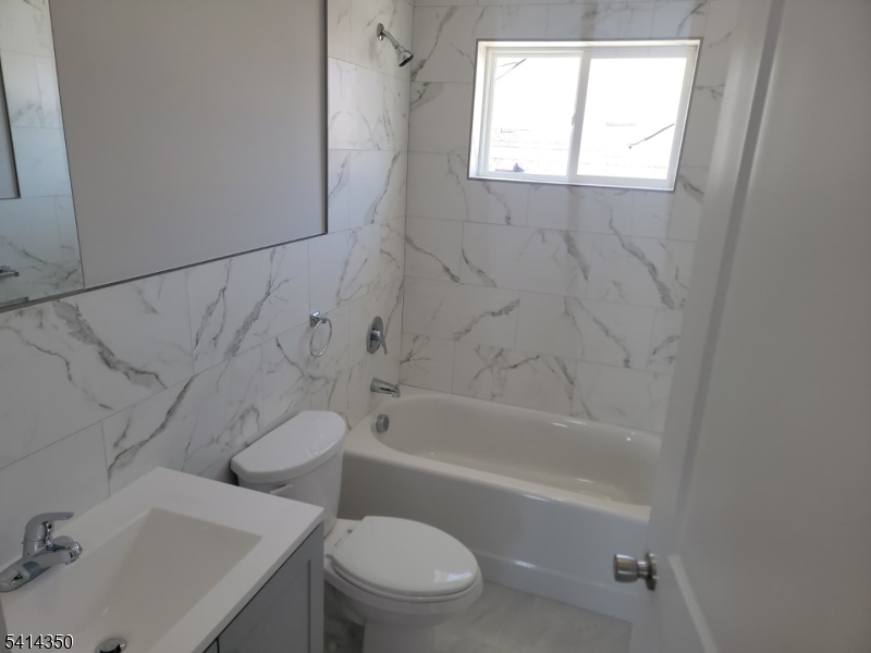 118 Shephard Avenue Newark, NJ 07112 - Photo 7 of 15 a bathroom with a sink toilet and bathtub