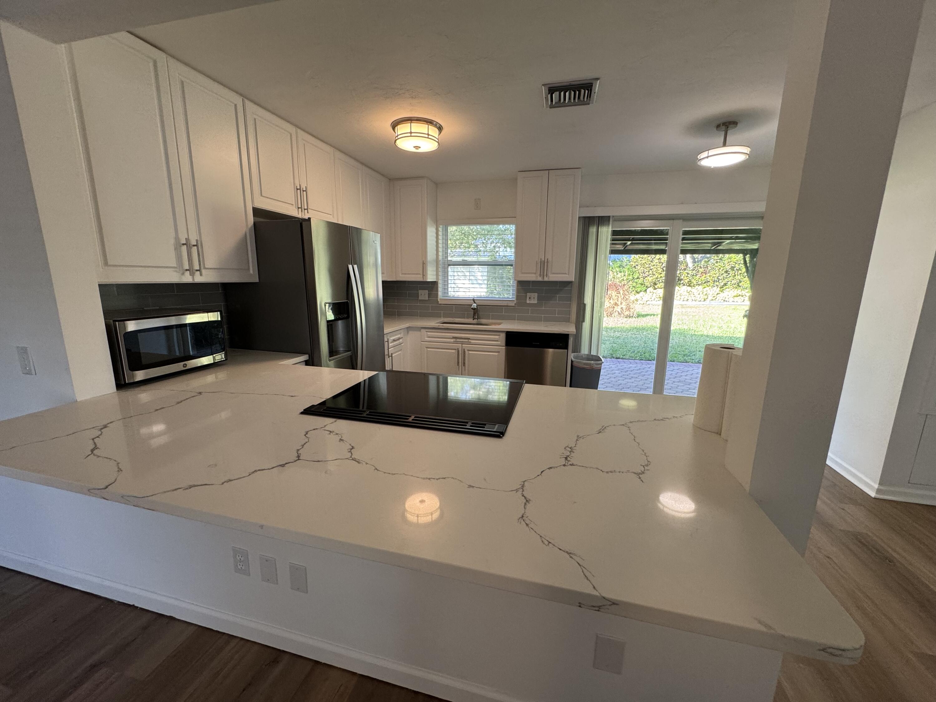 219 Old Jupiter Beach Road Jupiter, FL 33477 - Photo 7 of 15 7_87966517_14_1783890098