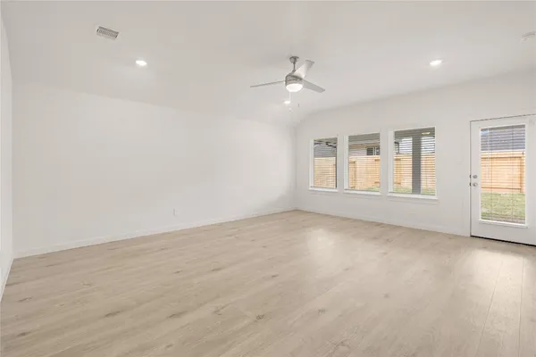 $2,450 | 31110 Winchester Falls, Fulshear, TX 77441