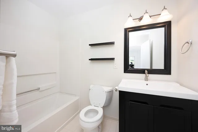 $2,000 | 7907 Badenloch Way, Unit 202, Gaithersburg, MD 20879