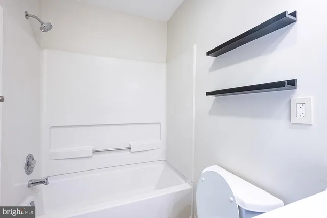 $2,000 | 7907 Badenloch Way, Unit 202, Gaithersburg, MD 20879