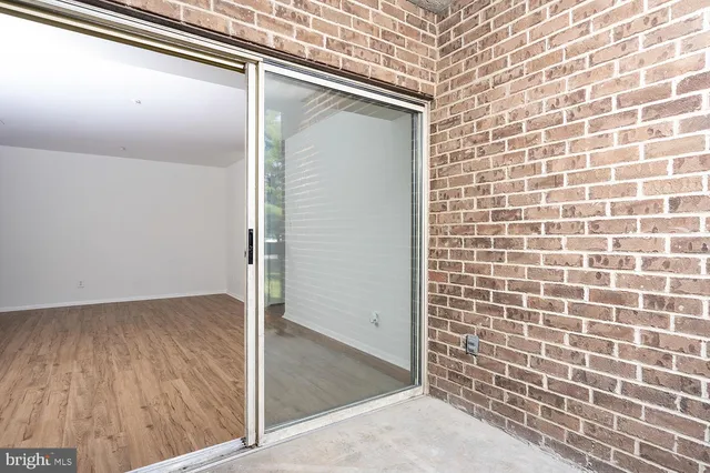 $2,000 | 7907 Badenloch Way, Unit 202, Gaithersburg, MD 20879