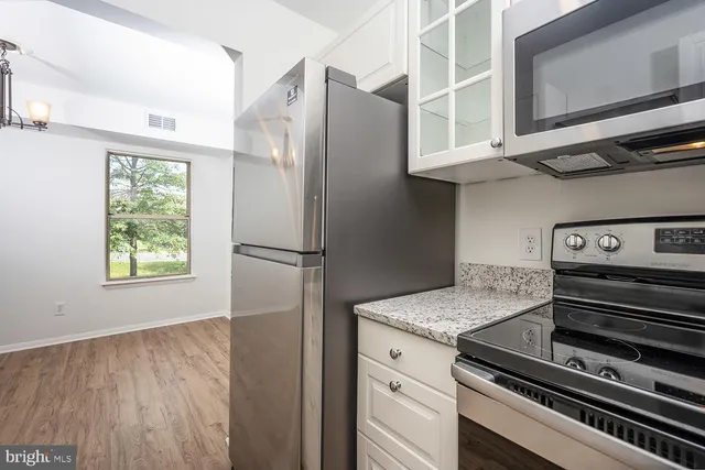 $2,000 | 7907 Badenloch Way, Unit 202, Gaithersburg, MD 20879