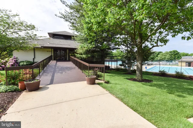 $2,000 | 7907 Badenloch Way, Unit 202, Gaithersburg, MD 20879