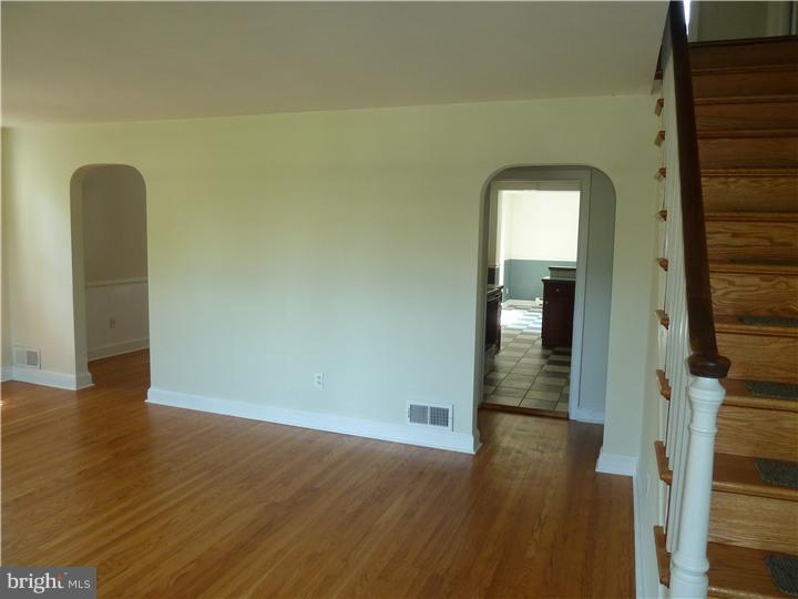 1000 Richmond Road Broomall, PA 19008 - Photo 11 of 25 Living Room