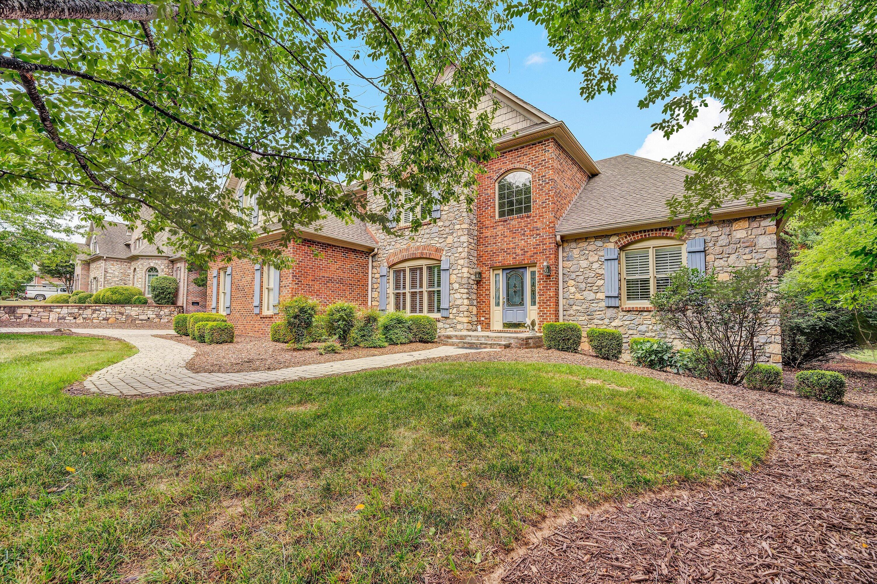 3129 Hidden Oak Road Southwest Roanoke, VA 24018 - Photo 3 of 50 Front of House