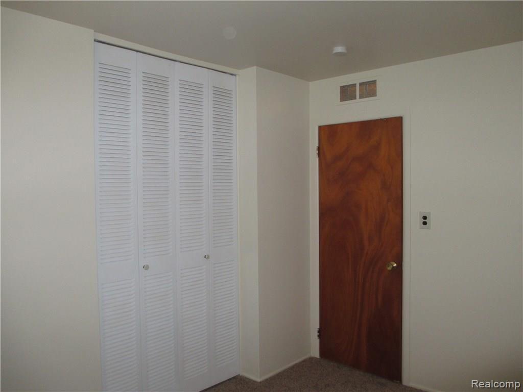 29565 Thomas Circle Circle Inkster, MI 48141 - Photo 5 of 11