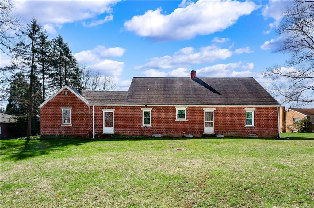 125 Merritt Drive Butler, PA 16001 - Photo 27 of 38 a front view of house with yard and green space