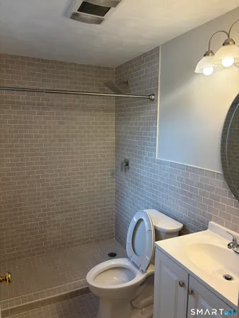 $1,700 | 37 Wakefield Court, Unit 1, New Britain, CT 06053