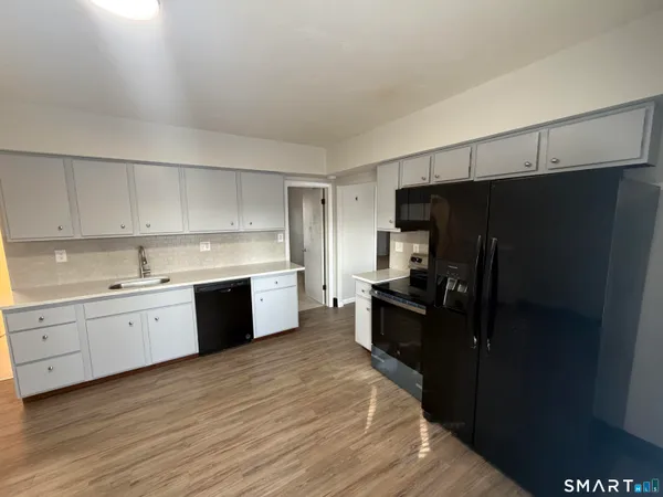 $1,700 | 37 Wakefield Court, Unit 1, New Britain, CT 06053