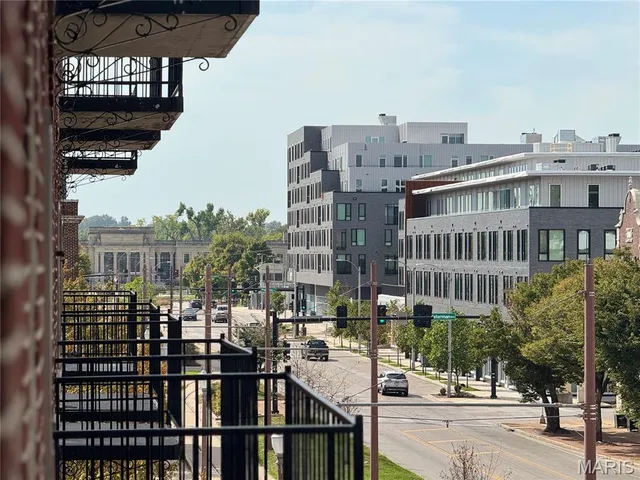 $90,000 | 5696 Kingsbury Avenue, Unit 306, St. Louis, MO 63112