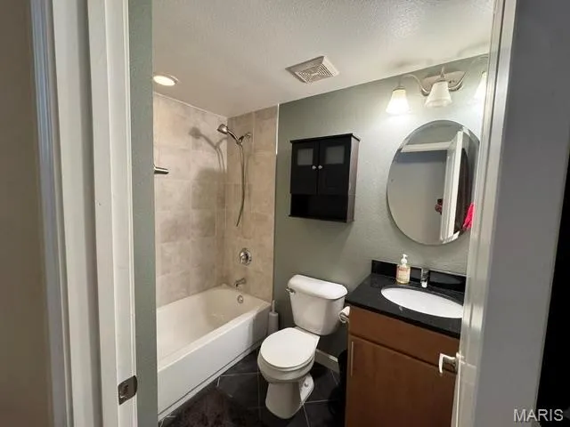 $90,000 | 5696 Kingsbury Avenue, Unit 306, St. Louis, MO 63112