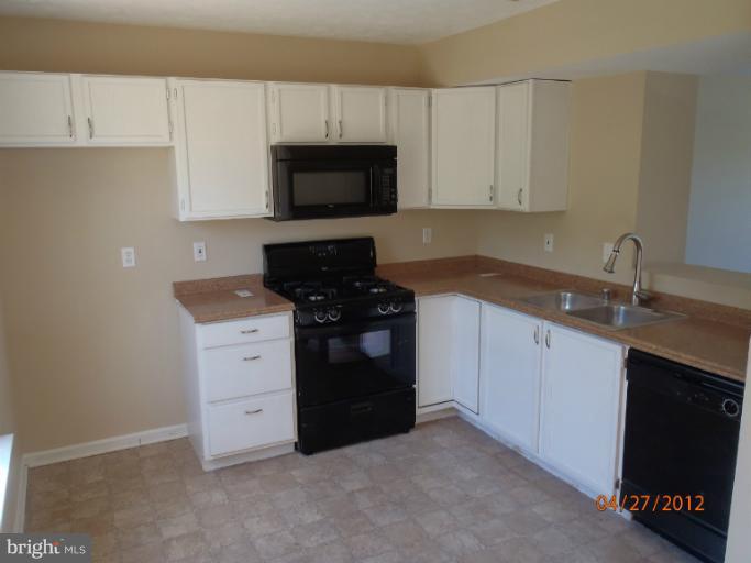 3 Nancy Court Rosedale, MD 21237 - Photo 12 of 20 Kitchen