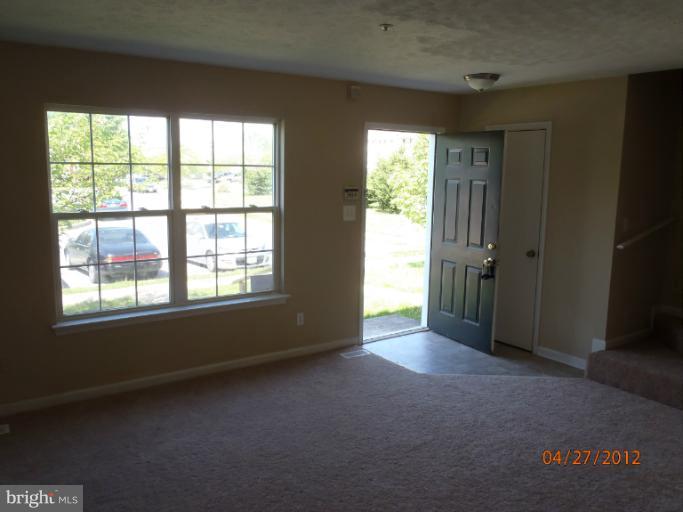 3 Nancy Court Rosedale, MD 21237 - Photo 17 of 20 Living Room