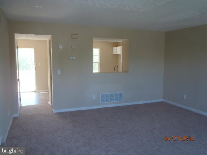 3 Nancy Court Rosedale, MD 21237 - Photo 9 of 20 Living Room