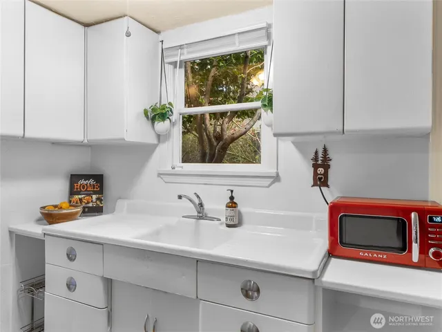 $399,999 | 735 Northeast McWilliams Road, Bremerton, WA 98311