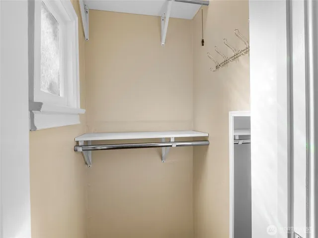 $399,999 | 735 Northeast McWilliams Road, Bremerton, WA 98311